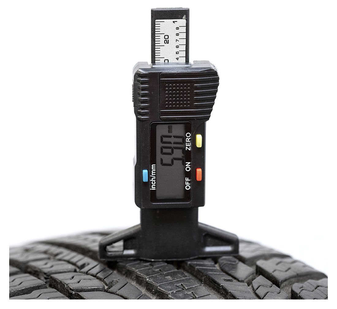 Subler digital pentru masurat adancimea anvelopei